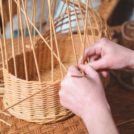 صناعه المنتجات اليدويه